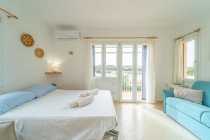 Tabla de planchar con plancha, wifi y ropa de cama 