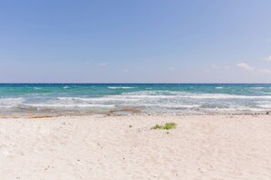 On the beach, white sand - BT Homes - Tankah Bay (Tulum)