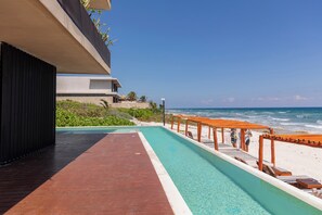 Luksushuoneisto, 2 makuuhuonetta, valtamerinäköala, valtameren rannalla | Näkymä rannalle/valtamerelle