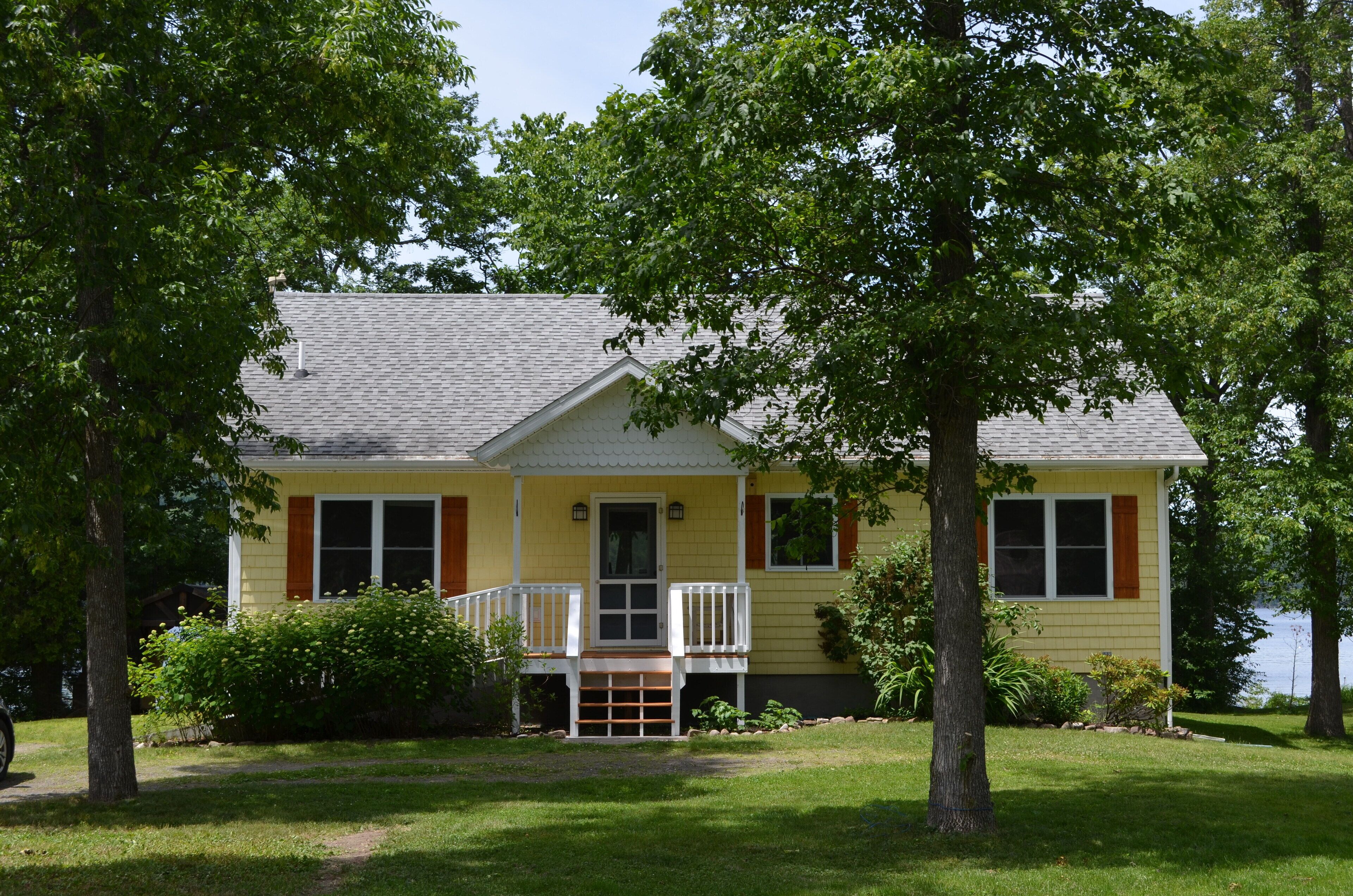 Lake front home on beautiful Willsboro Bay, Lake Champlain