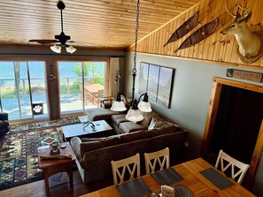 Smart TV - Lake front year round home on beautiful Willsboro Bay, Lake Champlain (Willsboro)