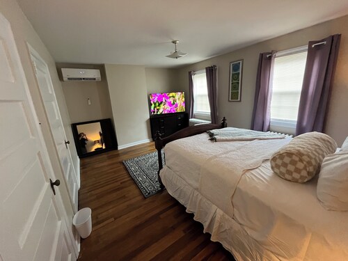 Charming 3-bedroom house with Wi-Fi and AC near downtown Pittsburgh