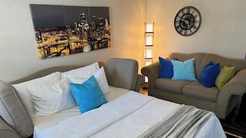 3 habitaciones, escritorio, tabla de planchar con plancha y wifi