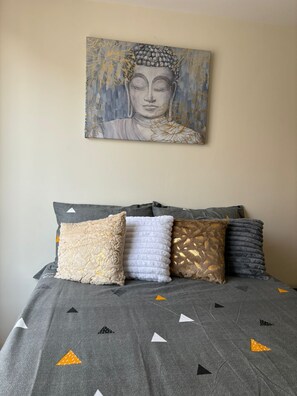 2 habitaciones, tabla de planchar con plancha, wifi y ropa de cama 