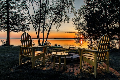 Property grounds. Lakefront Cabin with Hot tub, Sauna, Kayaks
