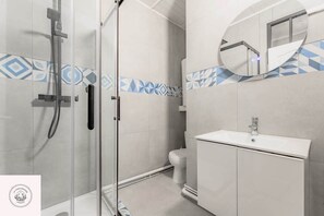 Suihku, hiustenkuivaaja