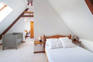 4 Schlafzimmer, Bügeleisen/Bügelbrett, WLAN, Bettwäsche