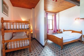 4 makuuhuonetta, silitysrauta/-lauta, Wi-Fi, vuodevaatteet