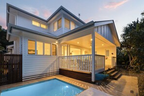 Pool - Central Byron Bay Beach house (Byron Bay)