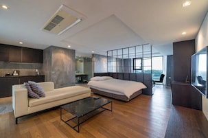 Ropa de cama de alta calidad y cortinas blackout