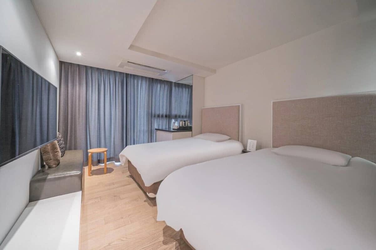 Standard-Zweibettzimmer | Hochwertige Bettwaren, Verdunkelungsvorhänge, schallisolierte Zimmer