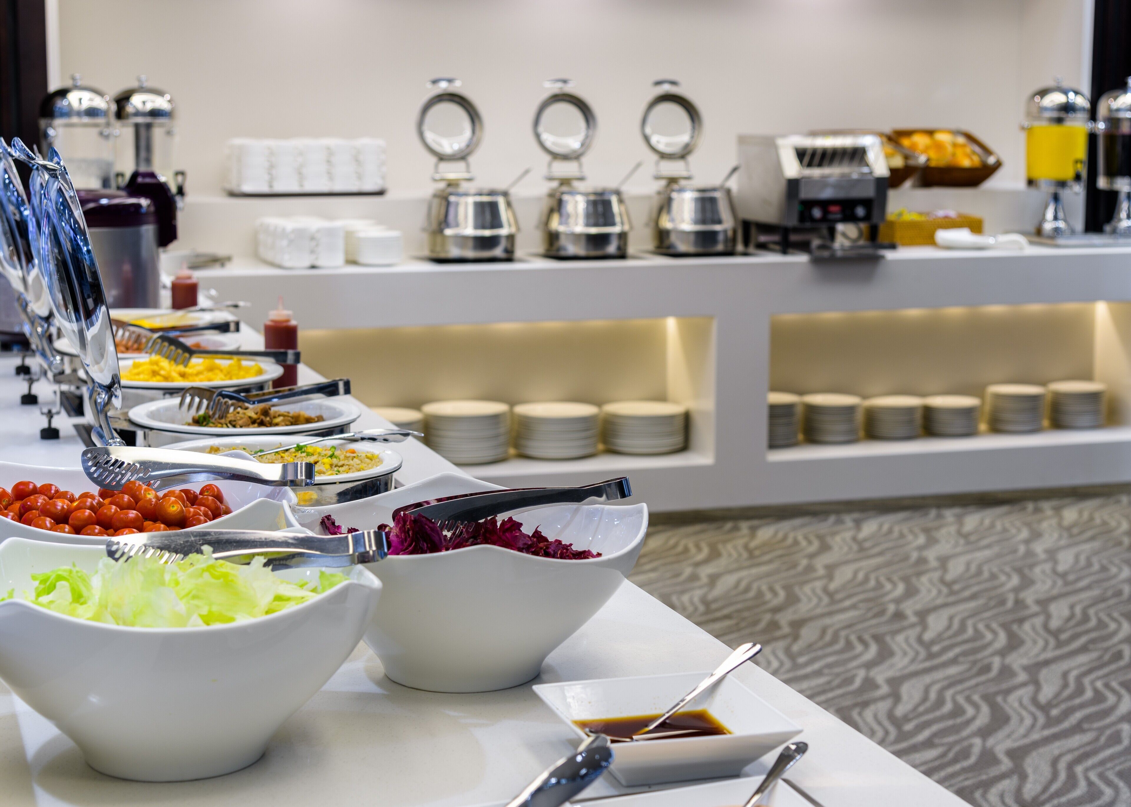 Daily buffet breakfast (KRW 16500 per person)