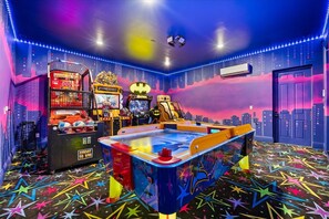 Children’s area - The Luxe Palmilla | Private Pool and Spa, Custom-Themed Kids Bedrooms (Kissimmee)