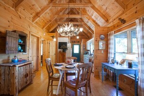 Dining - Annie's Cabin | Pet Friendly | Mountain View | Hot Tub | Fire Pit (Fairview)