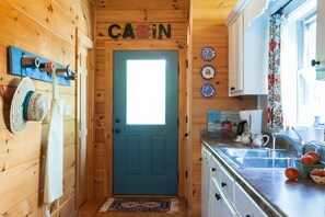 Fridge, microwave, oven, stovetop - Annie's Cabin | Pet Friendly | Mountain View | Hot Tub | Fire Pit (Fairview)