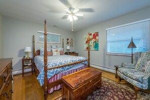 2 makuuhuonetta, työpöytä, silitysrauta/-lauta, ilmainen Wi-Fi