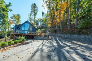 Property grounds - Hudson's Peak | Panoramic Blue Ridge Views | 15 Minutes to Asheville (Asheville)