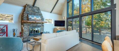 Télévision, cheminée