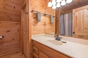 Shower, jetted bath, towels - Larson Lookout | Log Cabin with Mountain Views & Hot Tub! (Fairview)