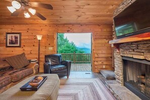 Smart TV, fireplace, books - Larson Lookout | Log Cabin with Mountain Views & Hot Tub! (Fairview)