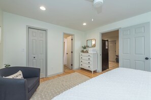4 Schlafzimmer, Schreibtisch, Bügeleisen/Bügelbrett, kostenloses WLAN