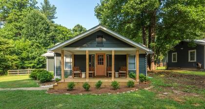 Peach & Pine Cottage | Pet Friendly | Fenced Yard | Hot Tub | Fire Pit
