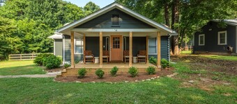 Peach & Pine Cottage | Pet Friendly | Fenced Yard | Hot Tub | Fire Pit