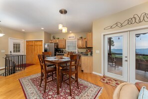 Dining - Ridgetop Hideaway | Pet-friendly, Hot Tub, Fire Pit & Mountain Views! (Swannanoa)