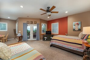 2 bedrooms, iron/ironing board, free WiFi, bed sheets - Ridgetop Hideaway | Pet-friendly, Hot Tub, Fire Pit & Mountain Views! (Swannanoa)