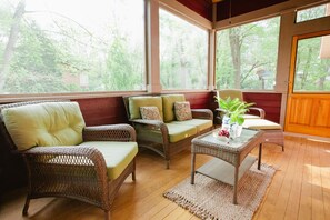 Property grounds - Tulip Cottage | Pet Friendly | Walking Distance of Downtown Black Mountain + Lake Tomahawk (Black Mountain)