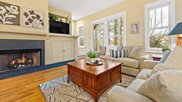 TV, fireplace, offices