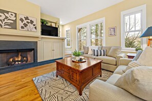 TV, peis og kontorer