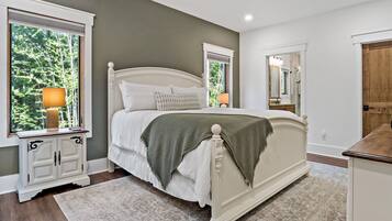 3 bedrooms, desk, iron/ironing board, free WiFi