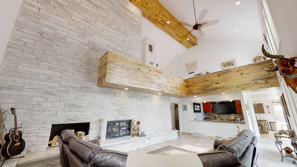Smart TV, fireplace