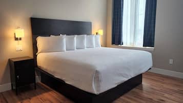 Brankas, tirai kedap cahaya, setrika/meja setrika, dan Wi-Fi gratis