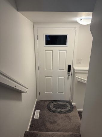 Interior. Entire Guest Suite/Separate Entrance/Free Parking in Winnipeg