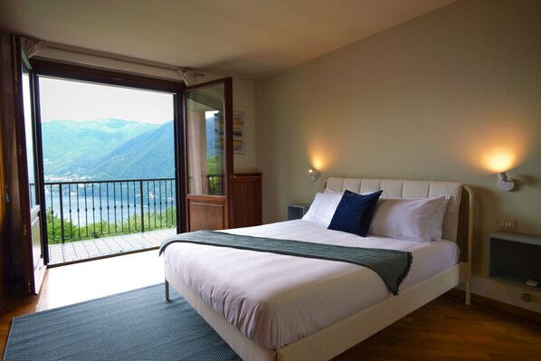 4 habitaciones, tabla de planchar con plancha, cuna de viaje y wifi 