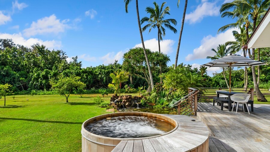 Coconut Hut 2 Bedroom Home by RedAwning