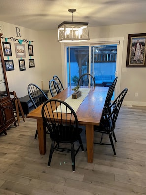 Dining - Lovely 3-bedroom house in Gillette with AC, WiFi 
Close to Cam-Plex (Gillette)