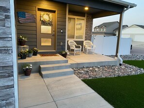 Terrace/patio - Lovely 3-bedroom house in Gillette with AC, WiFi 
Close to Cam-Plex (Gillette)