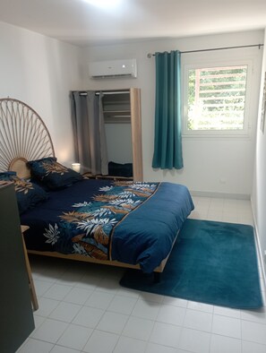1 bedroom, bed sheets