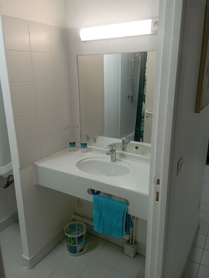 Towels, toilet paper