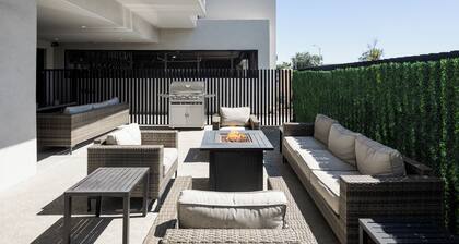 Coach House - Hot Tub - Heart of Old Town