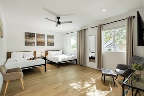 2 bedrooms, iron/ironing board, travel cot, free WiFi - Coach House - Hot Tub - Heart of Old Town (Scottsdale)