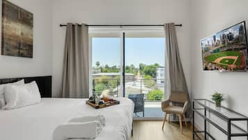 2 habitaciones, tabla de planchar con plancha y cuna de viaje