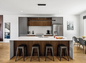 Fridge, microwave, oven, stovetop - 50 Shades - Heart of Old Town - Putting Green (Scottsdale)