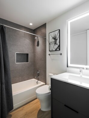 Shower, hair dryer, towels - Riot - Private Patios - Heart of Old Town (Scottsdale)