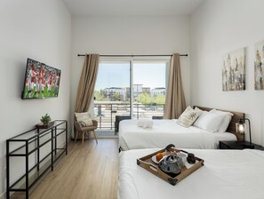 2 habitaciones, tabla de planchar con plancha y cuna de viaje