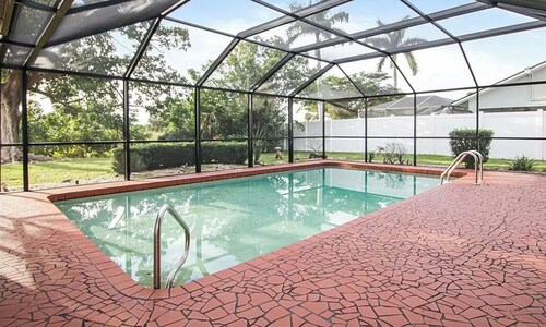Ellis' Hideaway! Cozy 2-bedroom pool home with WiFi, AC in enjoyable Cape Coral