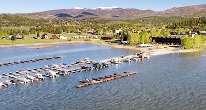 Pet Friendly, 4 Bedrooms + Game Room - Easy Walk to Lake Granby & Beacon Landing Marina